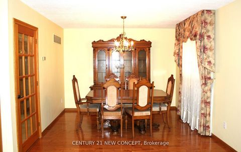 Photo 2 at 25 Quaker Ridge Road, Glen Shields, Vaughan