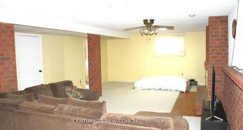 Photo 11 at 25 Quaker Ridge Road, Glen Shields, Vaughan