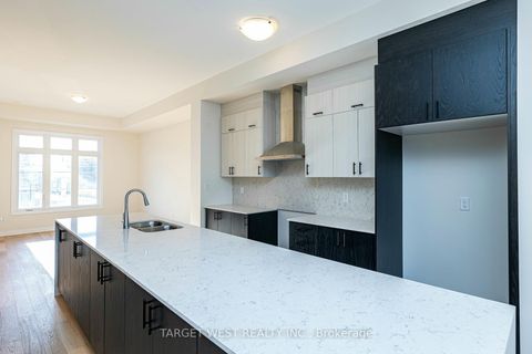 Photo 16 at 23 Archambault Way, Vellore Village, Vaughan