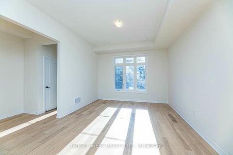 Photo 18 at 23 Archambault Way, Vellore Village, Vaughan