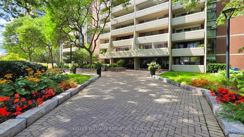 Photo 3 at 810 - 40 Homewood Avenue, South St. James Town, Toronto