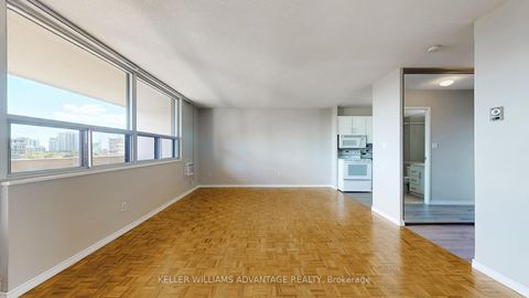 Photo 6 at 810 - 40 Homewood Avenue, South St. James Town, Toronto