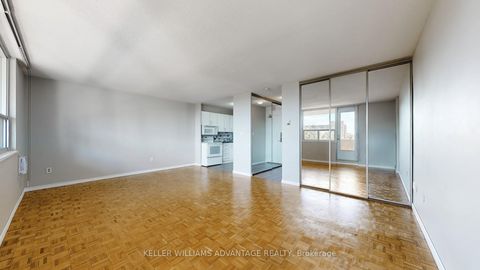 Photo 7 at 810 - 40 Homewood Avenue, South St. James Town, Toronto
