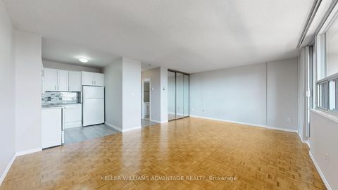 Photo 8 at 810 - 40 Homewood Avenue, South St. James Town, Toronto