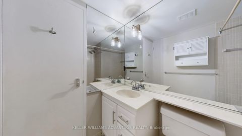 Photo 13 at 810 - 40 Homewood Avenue, South St. James Town, Toronto