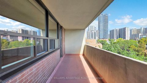 Photo 14 at 810 - 40 Homewood Avenue, South St. James Town, Toronto