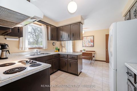 Photo 9 at 9 Wingrove Hill, City Centre West, Toronto