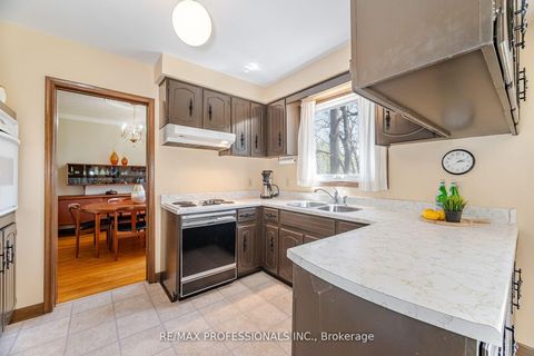 Photo 10 at 9 Wingrove Hill, City Centre West, Toronto