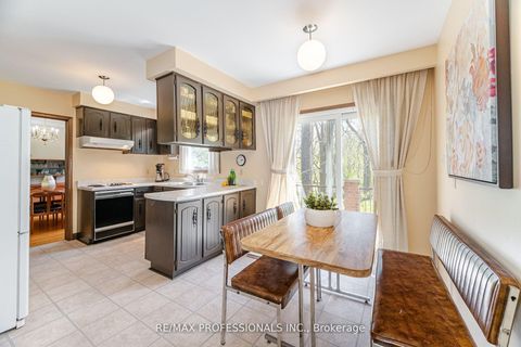 Photo 11 at 9 Wingrove Hill, City Centre West, Toronto