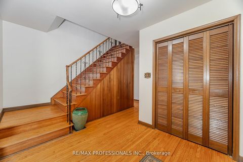 Photo 14 at 9 Wingrove Hill, City Centre West, Toronto