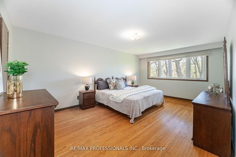 Photo 15 at 9 Wingrove Hill, City Centre West, Toronto