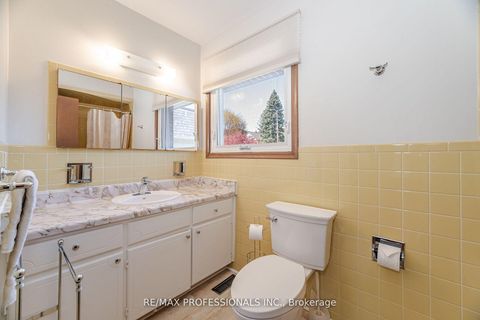 Photo 17 at 9 Wingrove Hill, City Centre West, Toronto