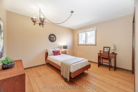 Photo 22 at 9 Wingrove Hill, City Centre West, Toronto