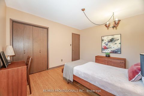 Photo 23 at 9 Wingrove Hill, City Centre West, Toronto