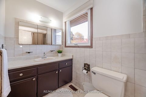 Photo 24 at 9 Wingrove Hill, City Centre West, Toronto