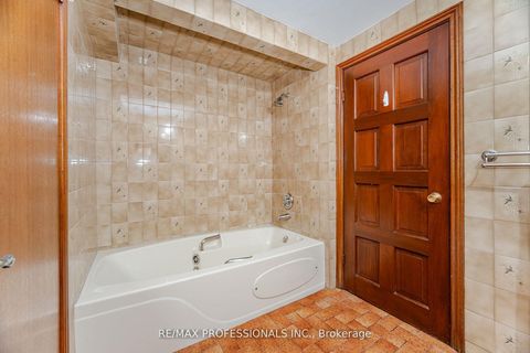 Photo 32 at 9 Wingrove Hill, City Centre West, Toronto