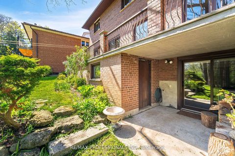 Photo 34 at 9 Wingrove Hill, City Centre West, Toronto