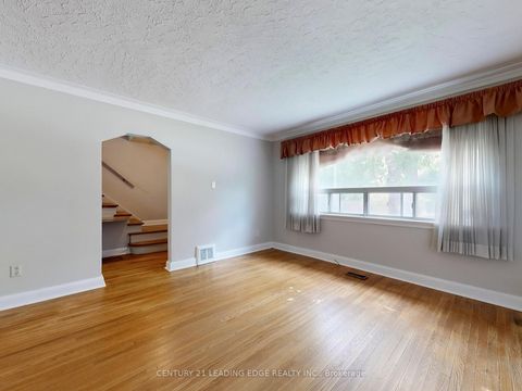Photo 8 at 1 Faulkland Road, Birchmount, Toronto