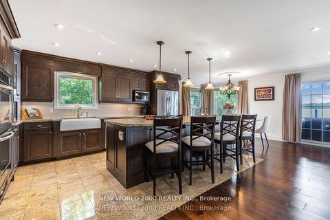 Photo 3 at 245 Lakeland Crescent, Oak Ridges Lake Wilcox, Richmond Hill