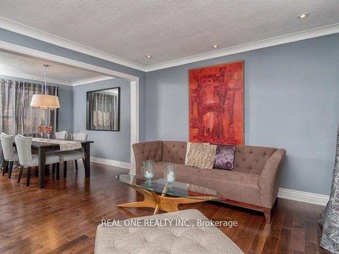 Photo 2 at 34 Vassar Drive, Rosethorn, Toronto