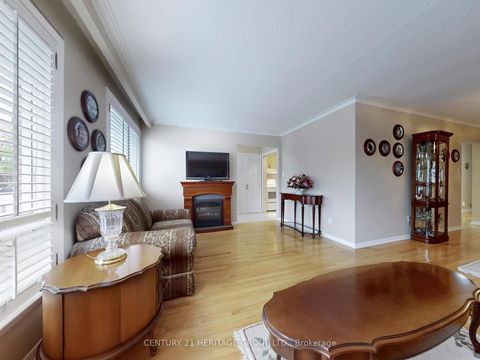 Photo 4 at 45 Reiber Crescent, Steeles, Toronto