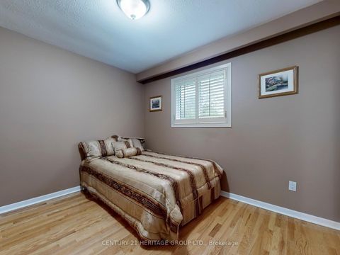 Photo 10 at 45 Reiber Crescent, Steeles, Toronto