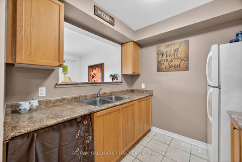 Photo 8 at 51 - 37 Southwoods Crescent, Holly, Barrie