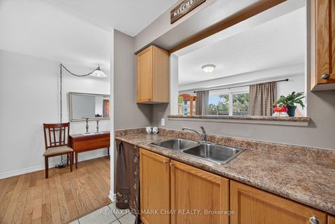 Photo 11 at 51 - 37 Southwoods Crescent, Holly, Barrie