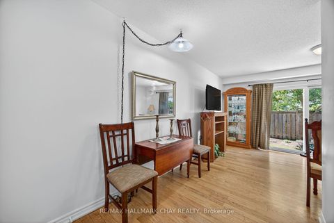 Photo 12 at 51 - 37 Southwoods Crescent, Holly, Barrie