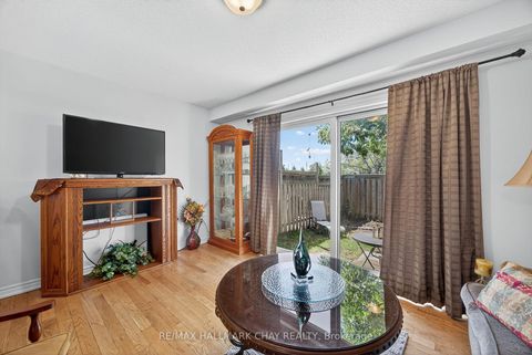 Photo 14 at 51 - 37 Southwoods Crescent, Holly, Barrie