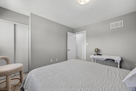 Photo 23 at 51 - 37 Southwoods Crescent, Holly, Barrie