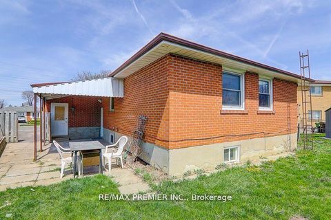 Photo 3 at 42 Wilmont Drive, Black Creek, Toronto