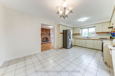 Photo 11 at 23 Jackman Crescent, West Woodbridge, Vaughan
