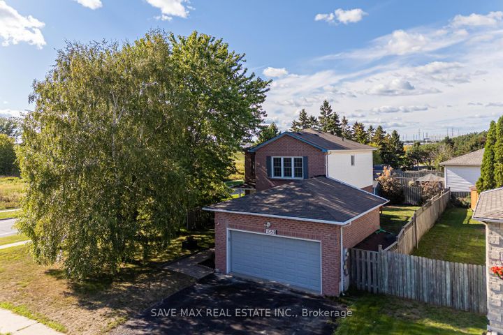 Photo 3 at 1058 Renaissance Drive, Lakeview, Oshawa