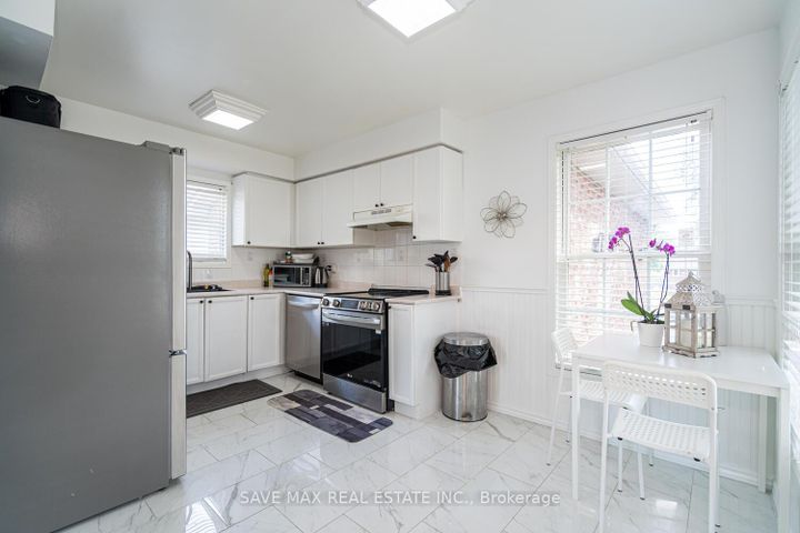 Photo 10 at 1058 Renaissance Drive, Lakeview, Oshawa