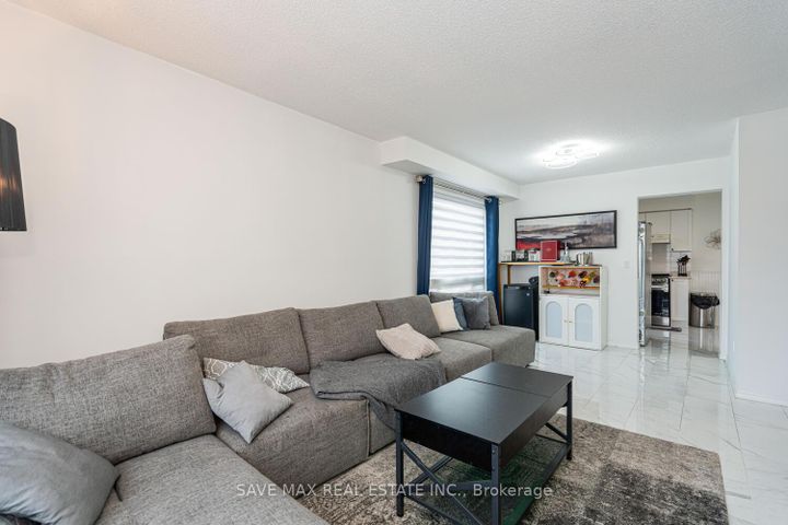 Photo 12 at 1058 Renaissance Drive, Lakeview, Oshawa