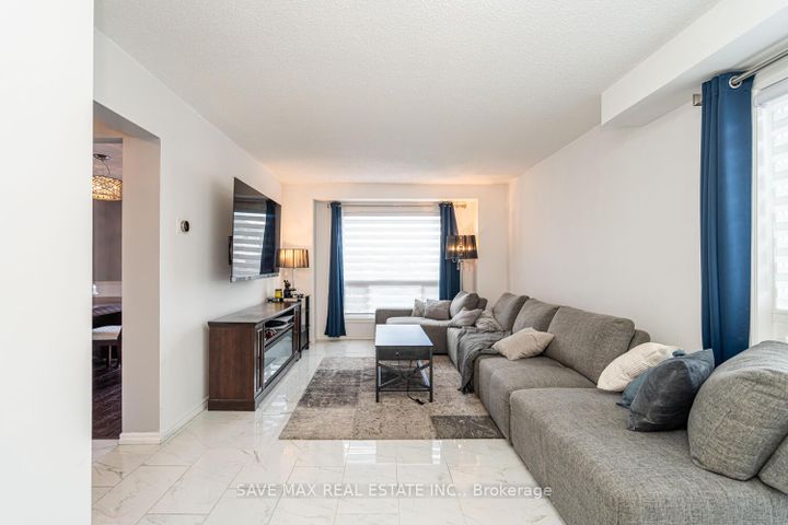 Photo 13 at 1058 Renaissance Drive, Lakeview, Oshawa