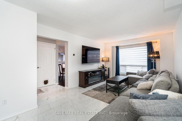 Photo 14 at 1058 Renaissance Drive, Lakeview, Oshawa