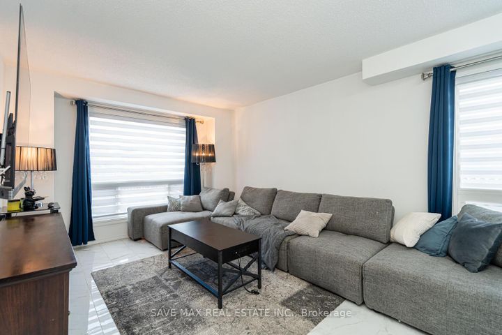 Photo 15 at 1058 Renaissance Drive, Lakeview, Oshawa