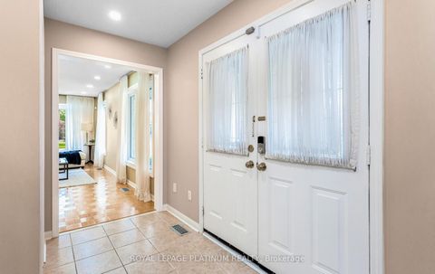 Photo 3 at 4 Skipperhill Crescent, Rouge E11, Toronto