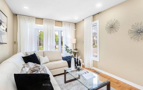 Photo 5 at 4 Skipperhill Crescent, Rouge E11, Toronto