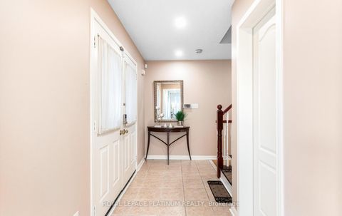 Photo 8 at 4 Skipperhill Crescent, Rouge E11, Toronto