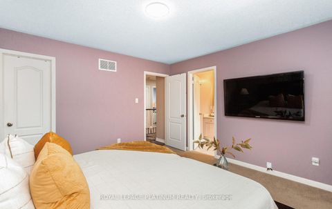 Photo 24 at 4 Skipperhill Crescent, Rouge E11, Toronto