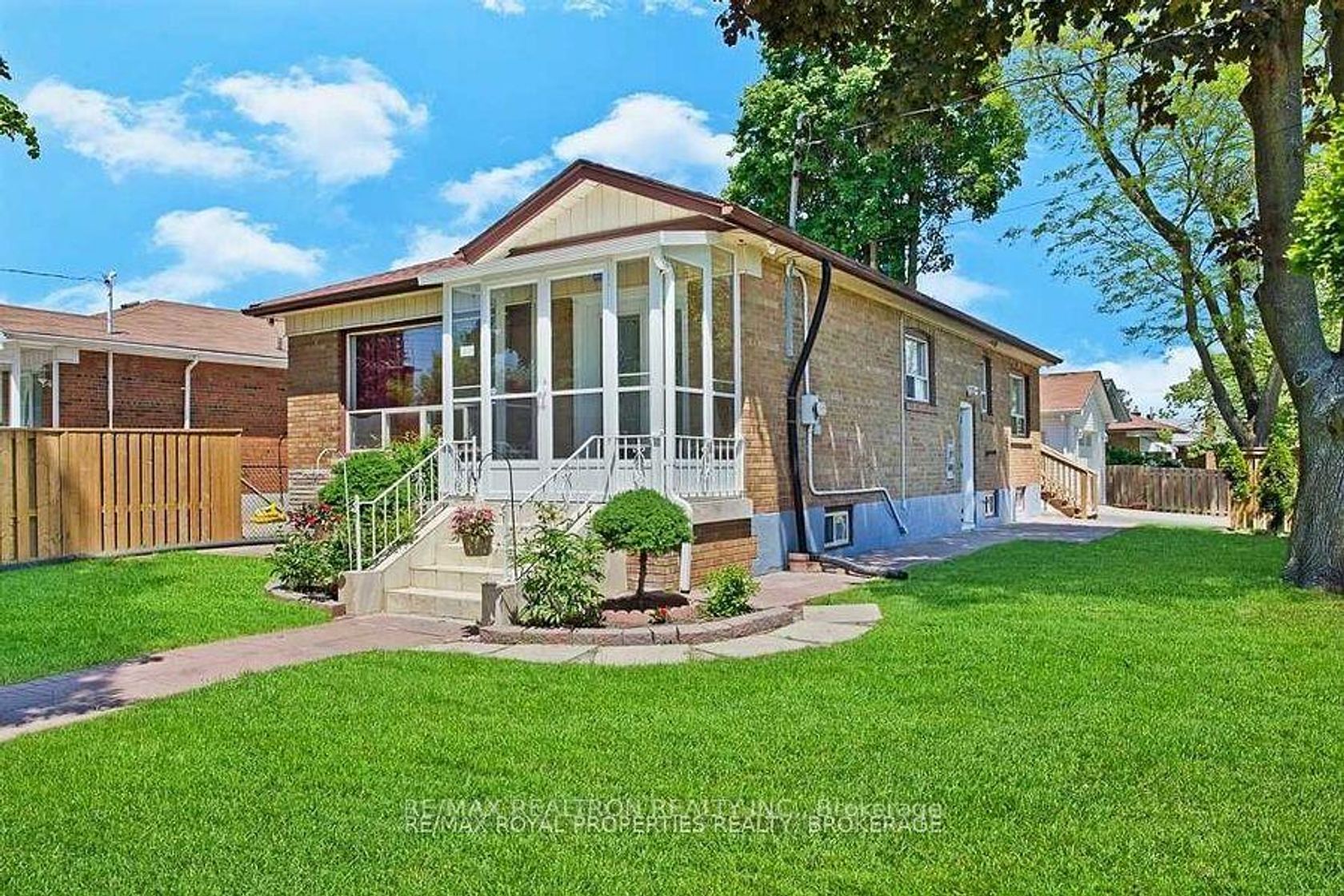 25 Chandler Drive, Woburn, Toronto photo number 2 25 Chandler Drive, Woburn, Toronto photo number 2