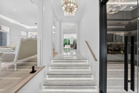 Photo 2 at 35 Foursome Crescent, Windfields, Toronto
