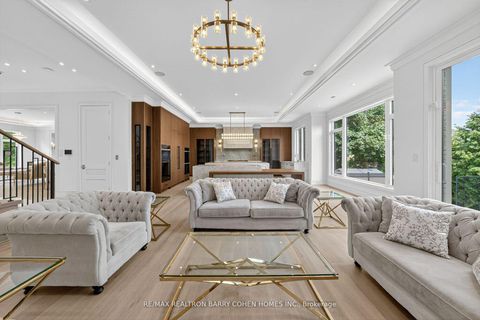 Photo 15 at 35 Foursome Crescent, Windfields, Toronto