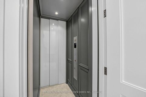 Photo 22 at 35 Foursome Crescent, Windfields, Toronto