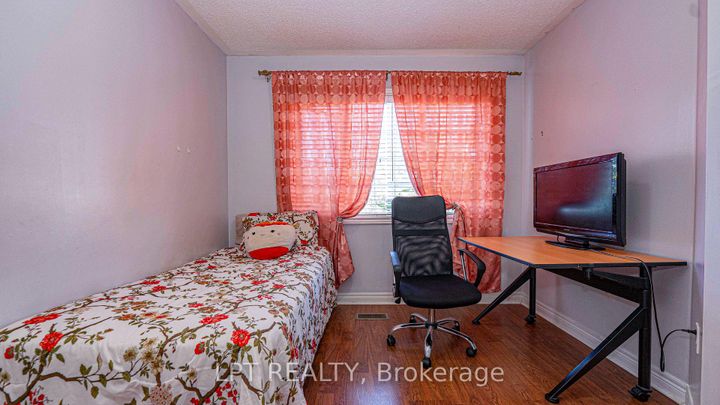 Photo 33 at 78 Dewridge Court, Wellington, Brampton