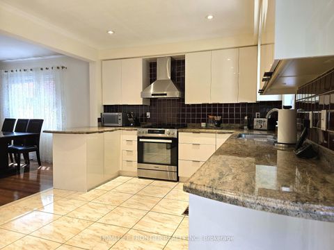 Photo 11 at 86 Larratt Lane, Westbrook, Richmond Hill
