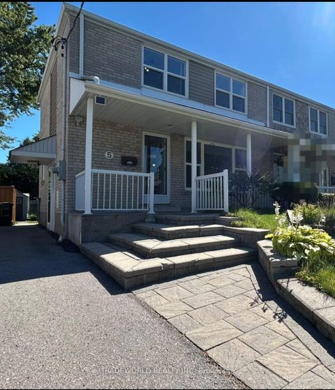 Photo 2 at 5 Woodfern Drive, Ionview, Toronto